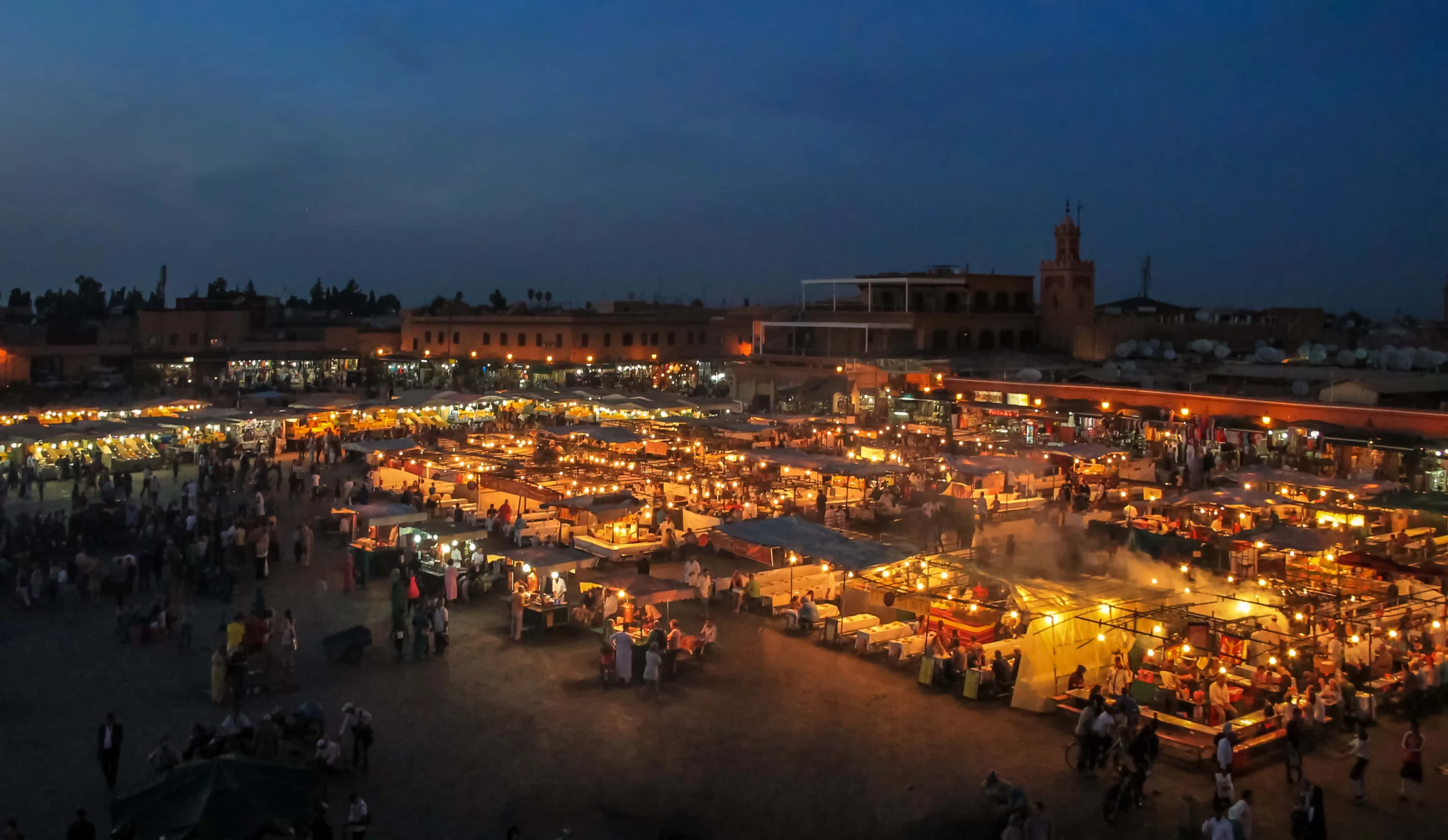 jemaa-el-fnaa-square-at-evening-marakech-morocc